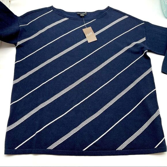 NWT J. Jill Navy/Cream Diagonal Stripe Crew Neck Top Size Small - Picture 3 of 11